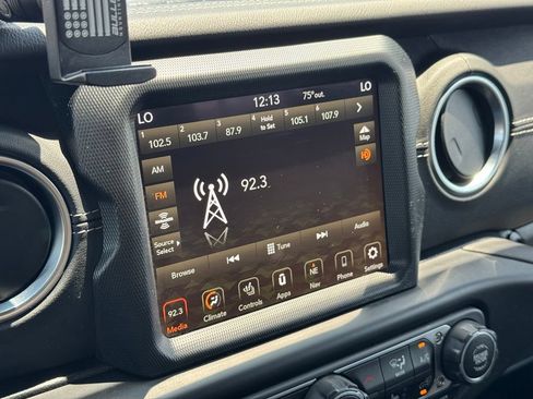 Used 2023 Jeep Wrangler Unlimited Sahara w/ Cold Weather Group AWD/4WD image 28