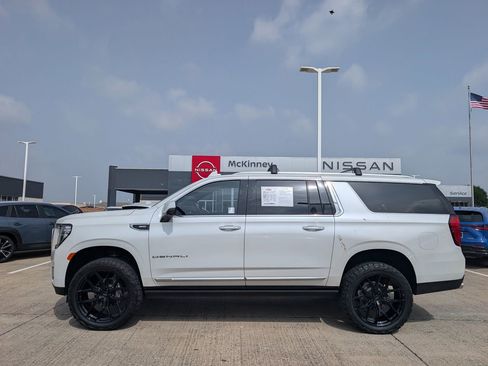 Used 2022 GMC Yukon XL Denali w/ Max Trailering Package AWD/4WD image 3