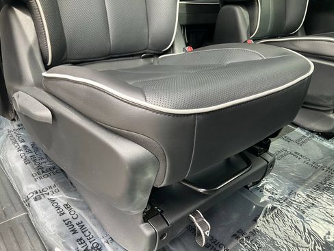 Used 2023 Chrysler Pacifica Limited w/ S Appearance Package FWD image 46