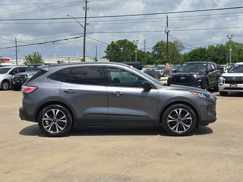 Used 2022 Ford Escape SE w/ SE Sport Appearance Package FWD image 4