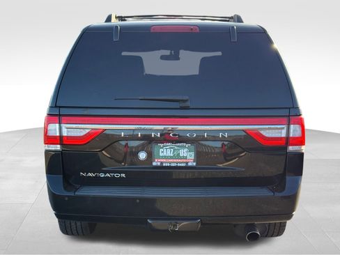 Used 2017 Lincoln Navigator Select image 8