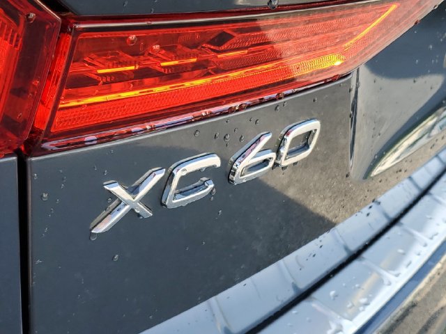 Used 2023 Volvo XC60 B5 Plus w/ Climate Package FWD image 7