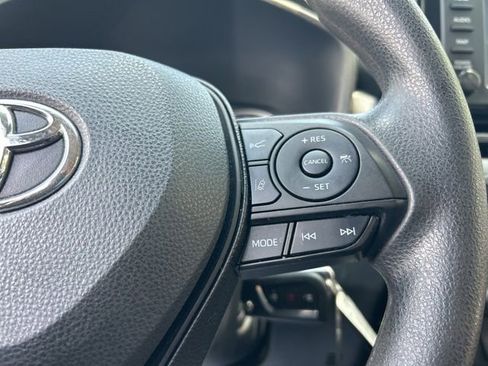 Used 2019 Toyota RAV4 LE AWD/4WD image 21