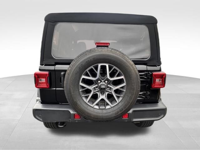 Used 2024 Jeep Wrangler Unlimited Sahara w/ Technology Group AWD/4WD image 6