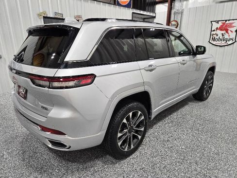 Used 2023 Jeep Grand Cherokee Overland AWD/4WD image 5