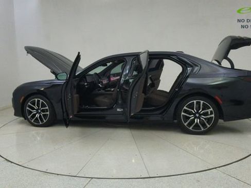 Used 2023 BMW 740i w/ Parking Assistance Package RWD image 73