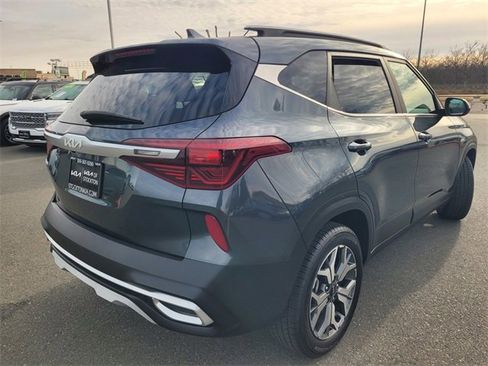 Used 2023 Kia Seltos EX image 4