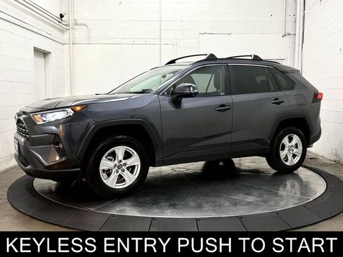 Used 2021 Toyota RAV4 XLE AWD/4WD image 4