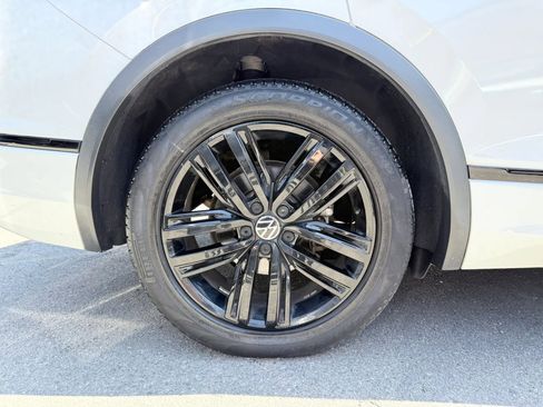 Used 2022 Volkswagen Tiguan SE R-Line AWD/4WD image 11