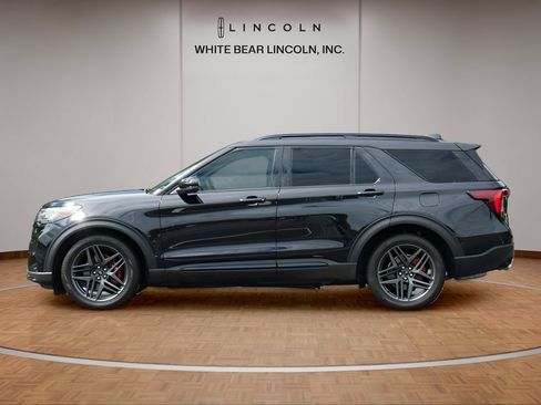 Used 2025 Ford Explorer ST AWD/4WD image 8