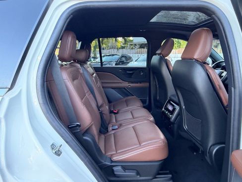 Used 2022 Lincoln Aviator Reserve w/ Elements Package Plus RWD image 18