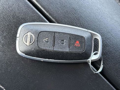 Used 2023 Nissan Rogue S image 19