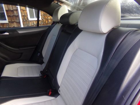 Used 2016 Volkswagen Jetta Sport w/ Lighting Package image 29