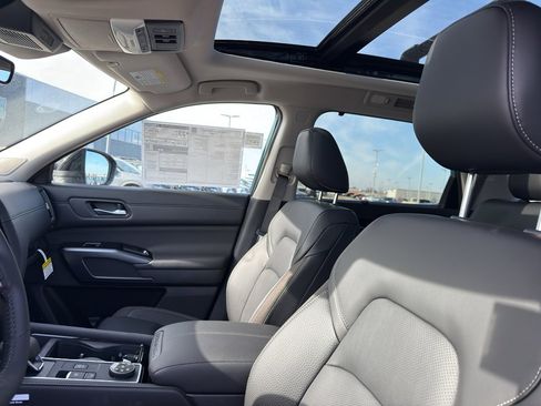 New 2026 Nissan Pathfinder SL image 24