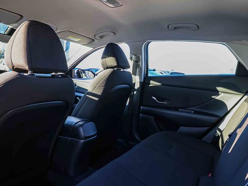 Used 2023 Hyundai Elantra SEL w/ Convenience Package image 21