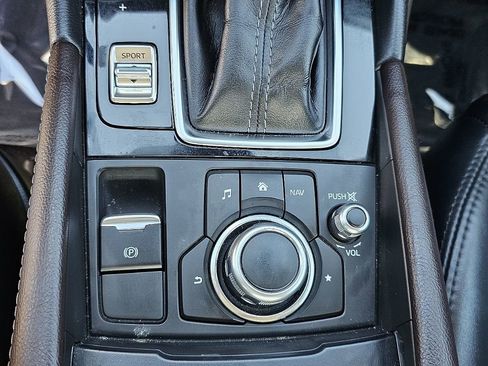 Used 2018 MAZDA MAZDA3 Touring image 27