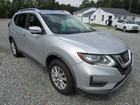 Used 2018 Nissan Rogue SV w/ Premium Package image 7