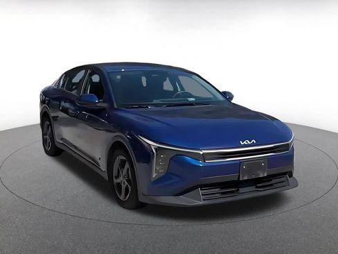 Used 2025 Kia K4 FWD image 2
