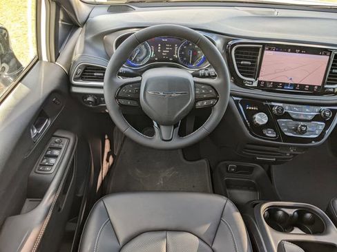 New 2026 Chrysler Pacifica Select FWD image 13