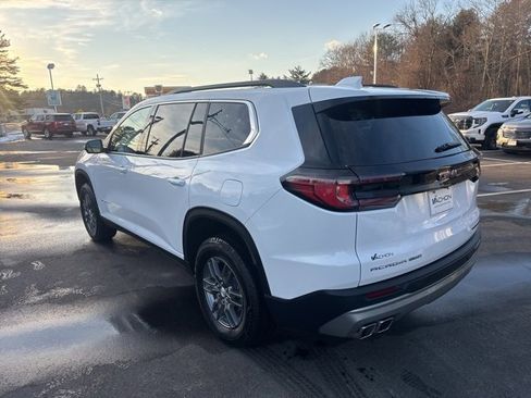 Used 2025 GMC Acadia Elevation image 3