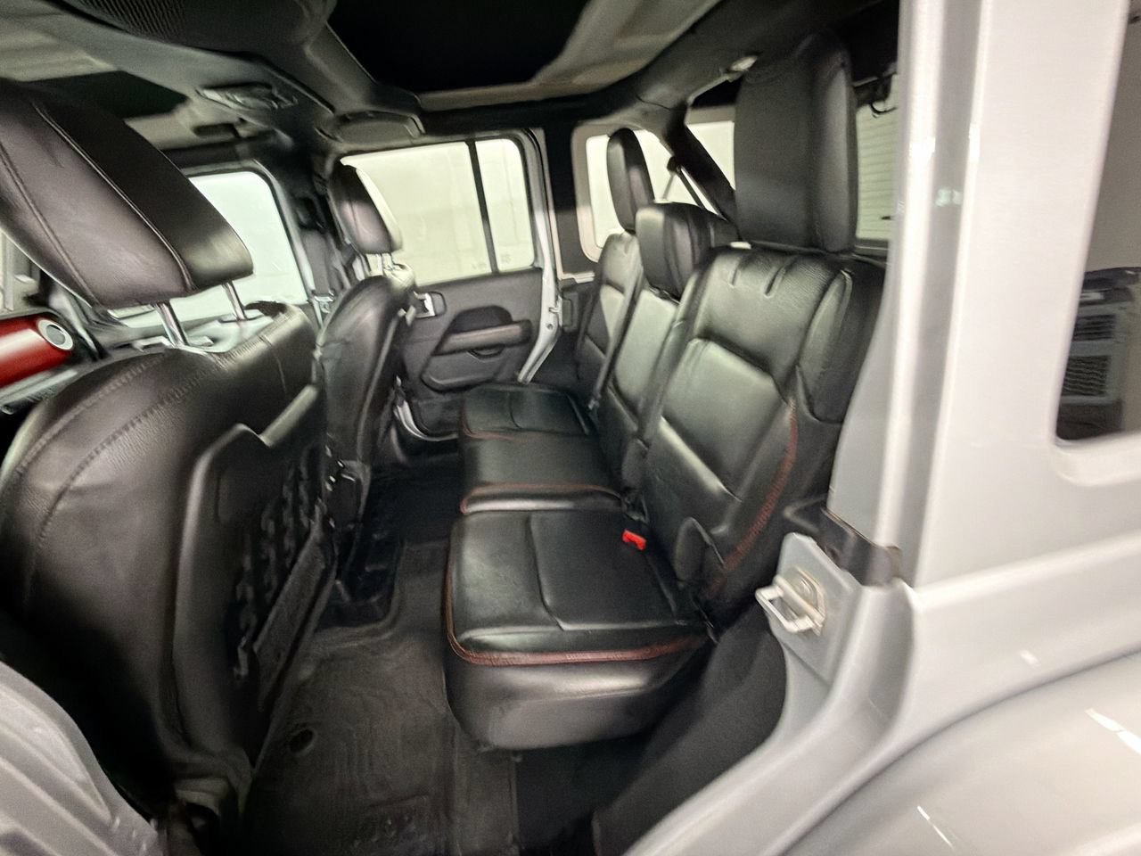 Used 2023 Jeep Wrangler Unlimited Rubicon w/ Cold Weather Group AWD/4WD image 24