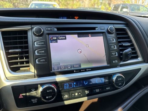 Used 2019 Toyota Highlander XLE image 4