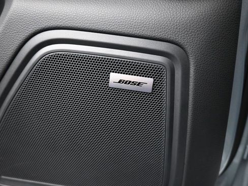 Certified 2025 Porsche Macan AWD/4WD image 25