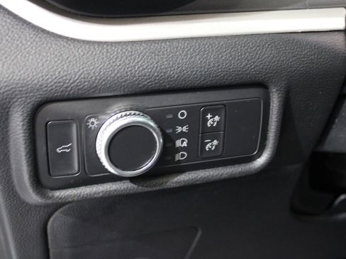 Used 2020 Ford Explorer XLT image 21