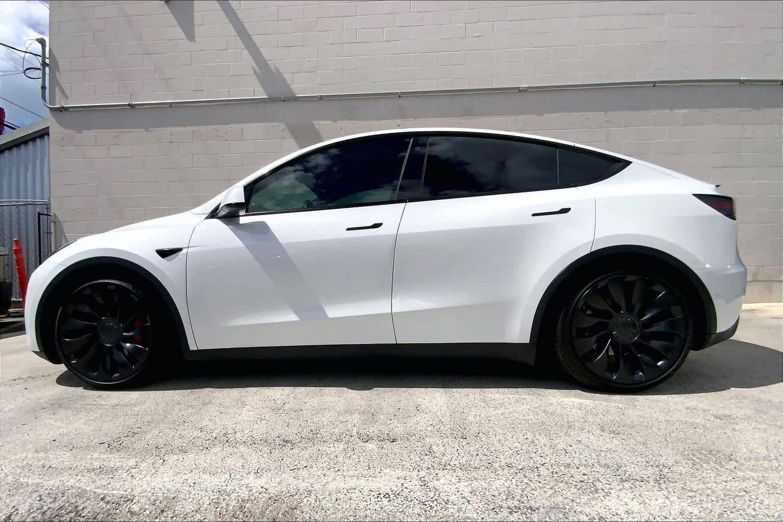Used 2022 Tesla Model Y Performance AWD/4WD image 3