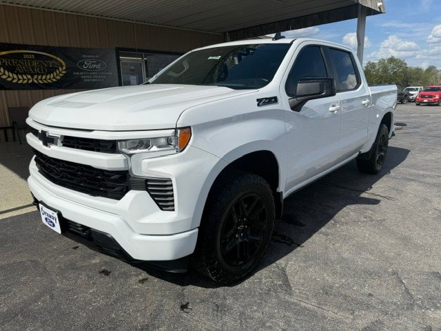 Used 2023 Chevrolet Silverado 1500 RST AWD/4WD image 2