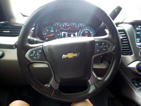 Used 2019 Chevrolet Suburban LT image 14