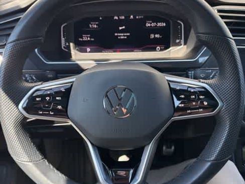 Certified 2022 Volkswagen Tiguan SEL R-Line image 13
