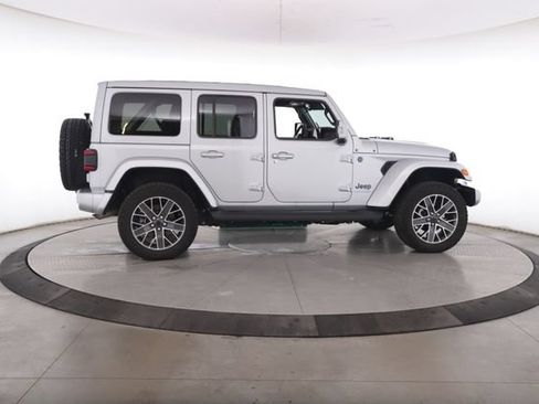 Used 2024 Jeep Wrangler High Altitude AWD/4WD image 11