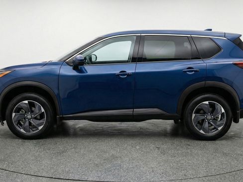 Used 2025 Nissan Rogue SV image 5