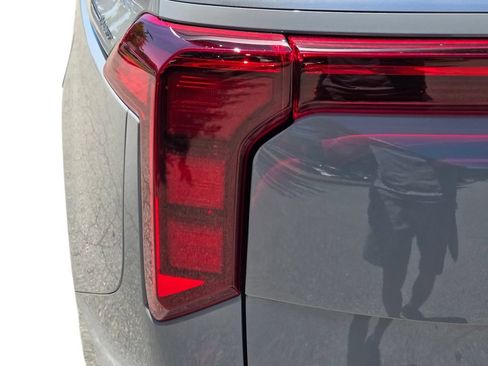 New 2026 Kia Carnival EX FWD image 11