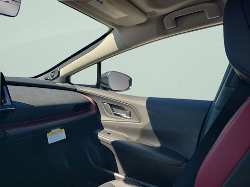 New 2026 Toyota Prius Plug-In Hybrid FWD image 11