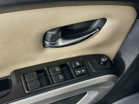 Used 2018 Nissan Titan SV AWD/4WD image 24