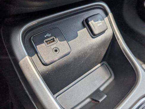 Used 2018 Jeep Compass Sport FWD image 16