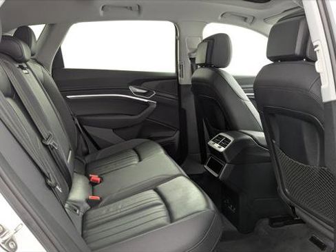 Used 2021 Audi e-tron Premium w/ Convenience Plus Package image 18
