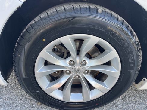 Used 2014 Toyota Sienna LE image 9