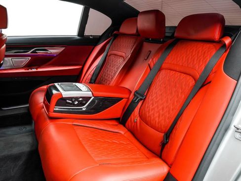 Used 2022 BMW 750i xDrive w/ Luxury Rear Seating Package AWD/4WD image 17