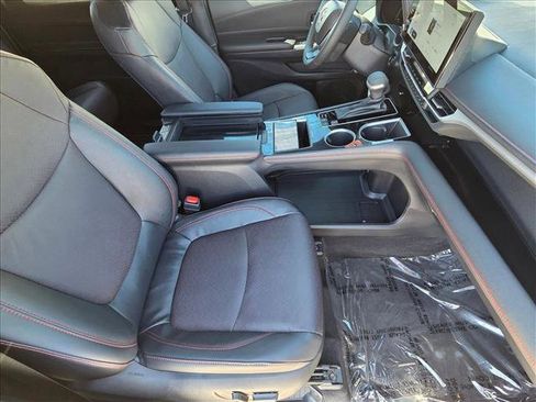 Certified 2025 Toyota Sienna XSE w/ XSE Premium Package image 19