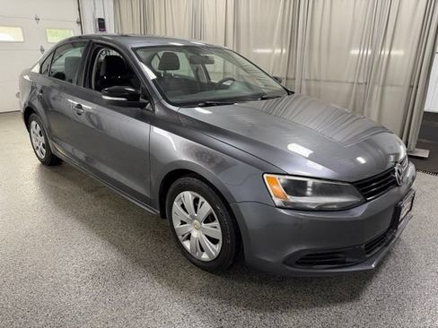 Used 2011 Volkswagen Jetta SE FWD image 3
