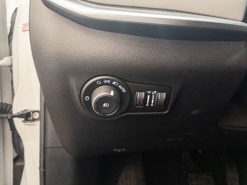 Used 2025 Jeep Compass Limited image 26