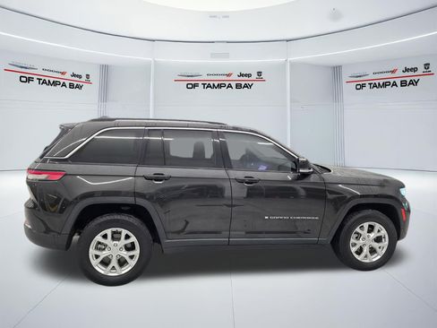 Used 2023 Jeep Grand Cherokee Limited AWD/4WD image 7