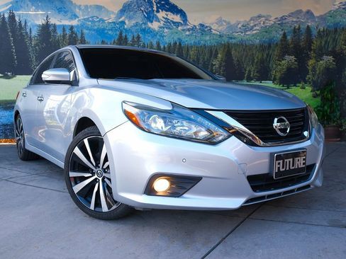 Used 2016 Nissan Altima 3.5 SL w/ 3.5 Technology Package image 3