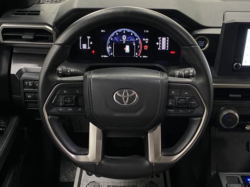 Used 2025 Toyota 4Runner SR5 AWD/4WD image 16
