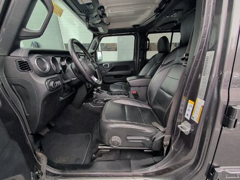 Used 2020 Jeep Gladiator Overland image 11
