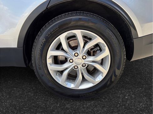 Used 2018 Land Rover Discovery SE image 14