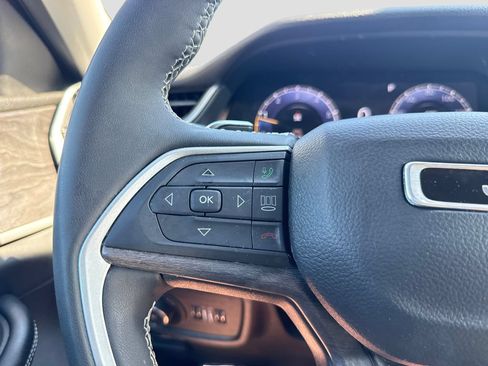 Used 2023 Jeep Grand Cherokee Limited AWD/4WD image 18